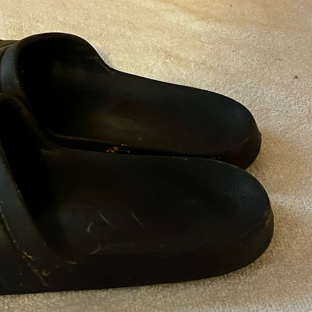 Men’s Imperfection Sandals Sz Large (9-10)